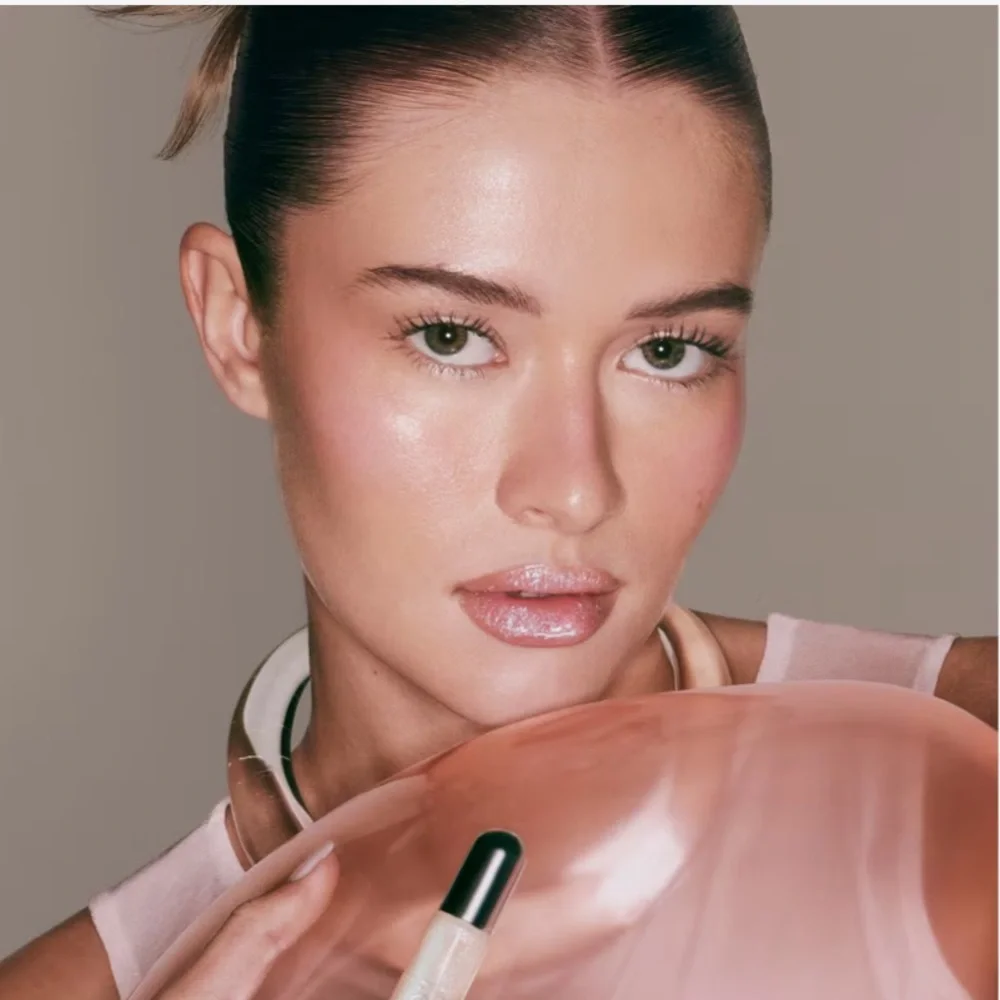 R.E.M. Beauty On Your Collar Plumping Lipgloss- Jelly Sandals
